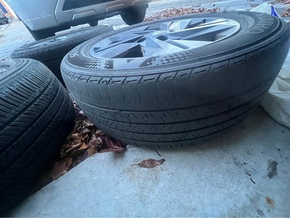 2021-2023 Hyundai Elantra stock rims, Summer Tires image indicator(5)