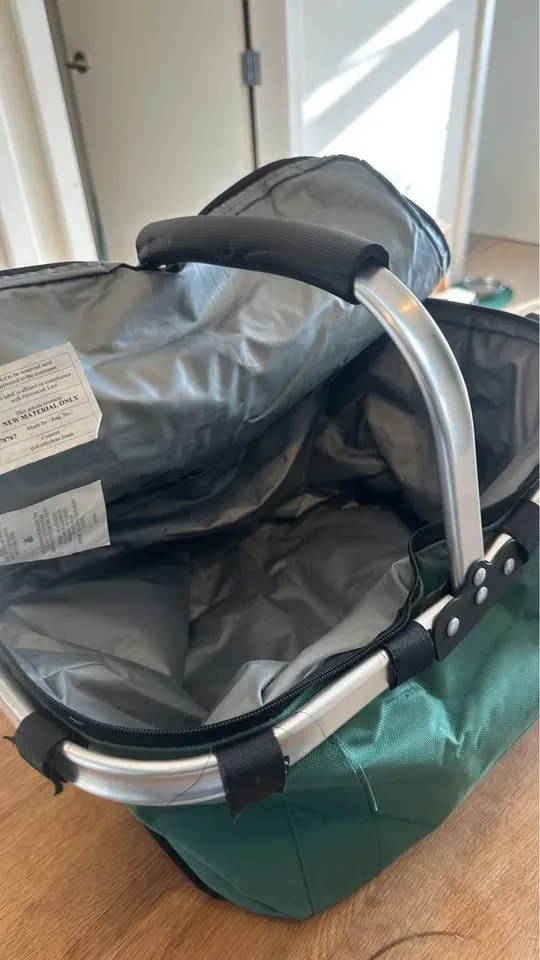 Folding insulated cooler - picnic basket image indicator(2)