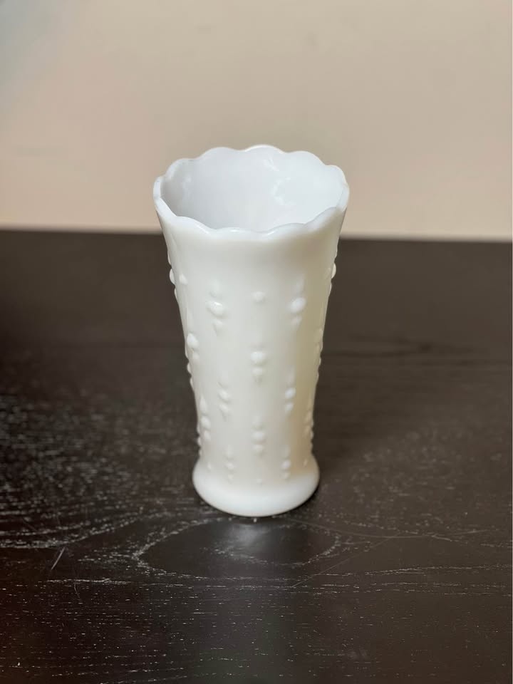 Anchor Hocking Teardrop Vase, Milk Glass, 7" Tall - photo 3