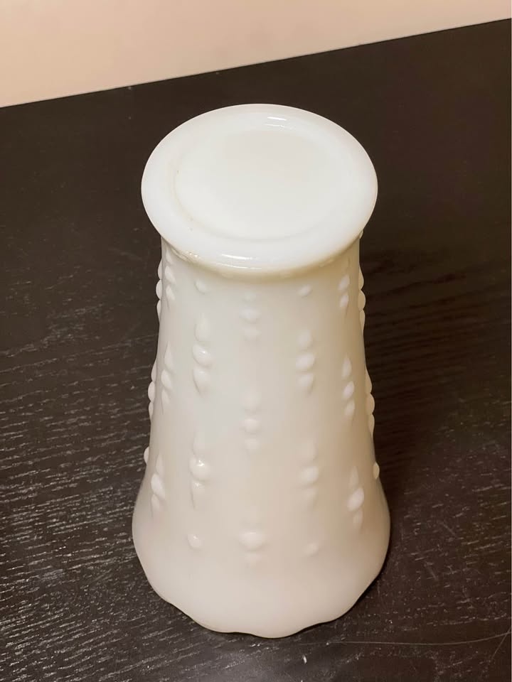 Anchor Hocking Teardrop Vase, Milk Glass, 7" Tall - photo 5