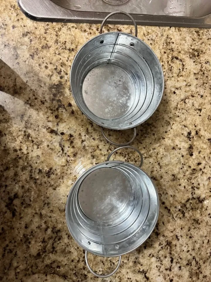 Two metal bucket - Small image indicator(2)