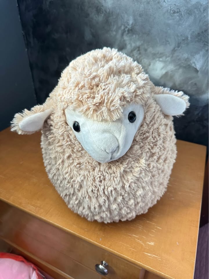 Sheep/llama plushie