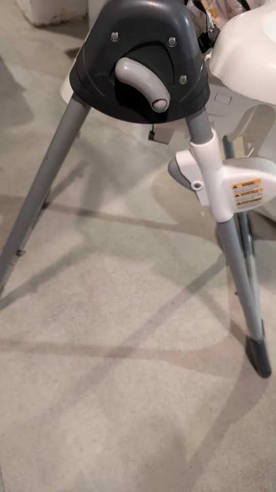 High chair - smoke free pet free house image indicator(7)