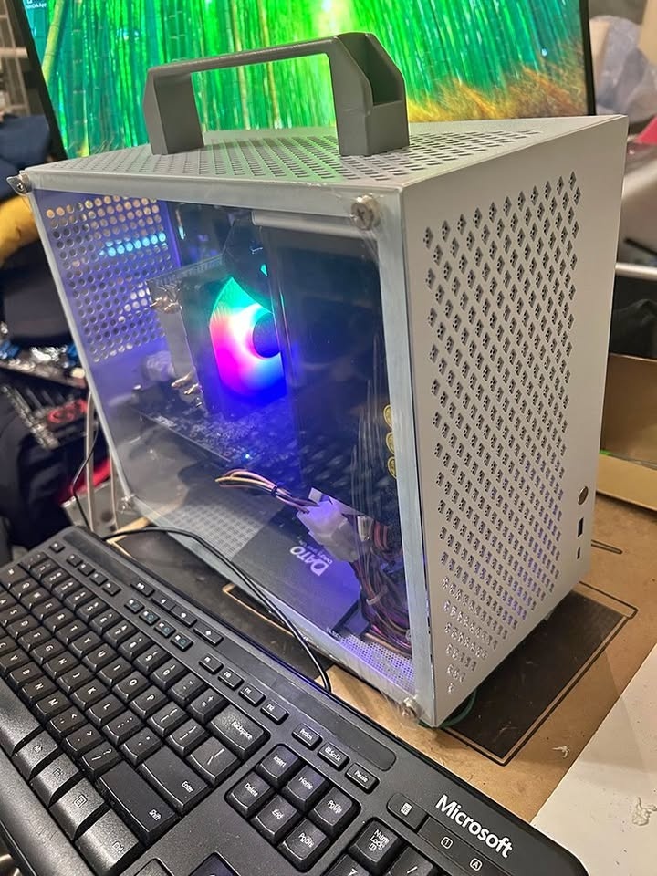 Good Small PC for Gaming and School, i7-7700, GTX 1060 6GB