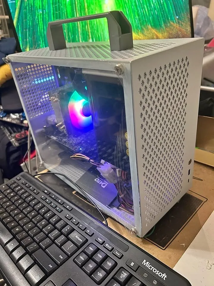 Good Small PC for Gaming and School, i7-7700, GTX 1060 6GB