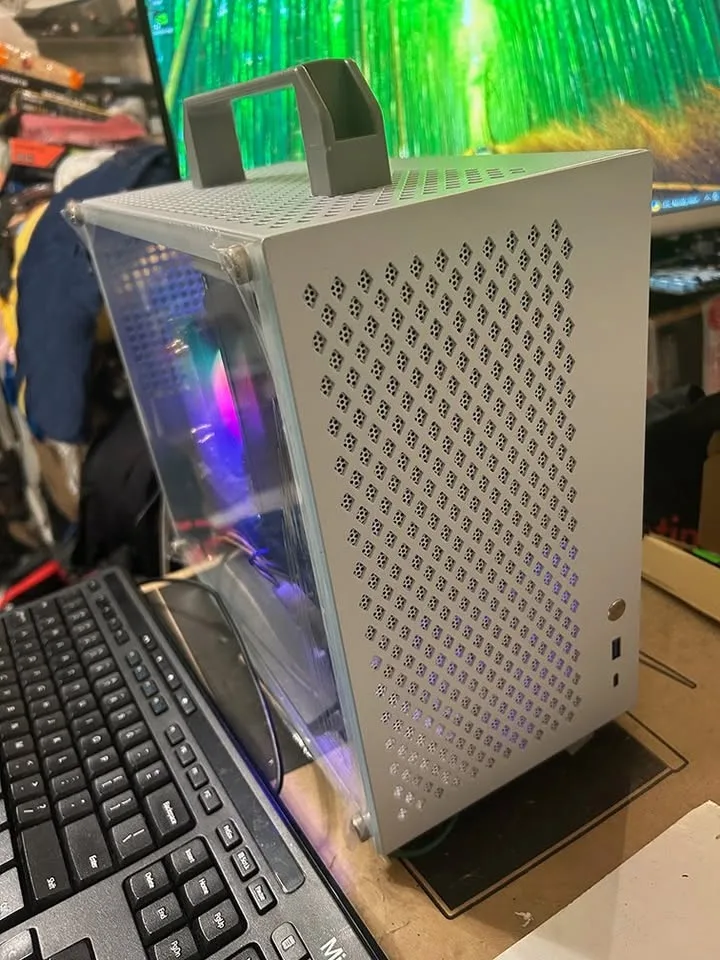 Good Small PC for Gaming and School, i7-7700, GTX 1060 6GB image indicator(2)