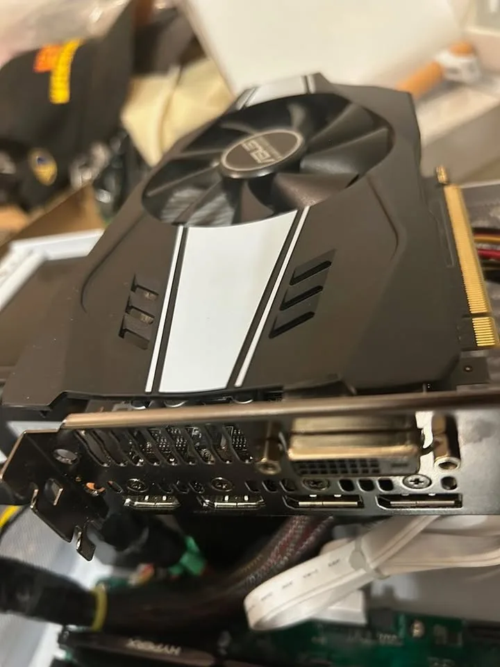 Good Small PC for Gaming and School, i7-7700, GTX 1060 6GB image indicator(8)