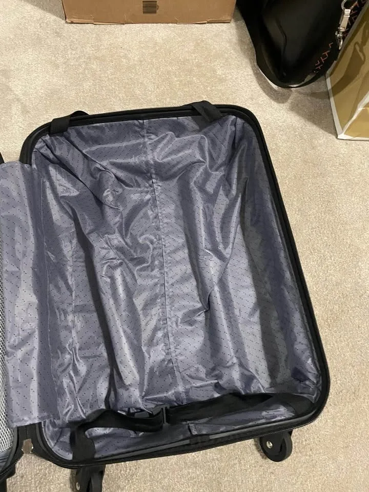 Carry-on Bag and Duffel Bag image indicator(3)