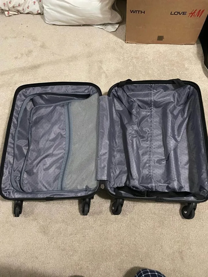 Carry-on Bag and Duffel Bag image indicator(6)
