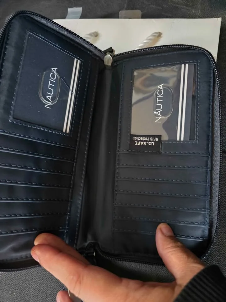 Blue Wallet Nautica image indicator(3)