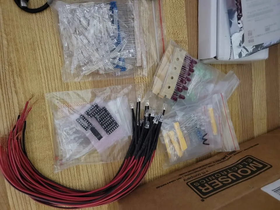 Electronics kits huge lot! image indicator(2)