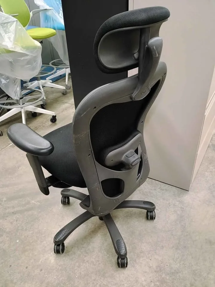 Tall Black Office Chair With Adjustable Head Rest image indicator(2)
