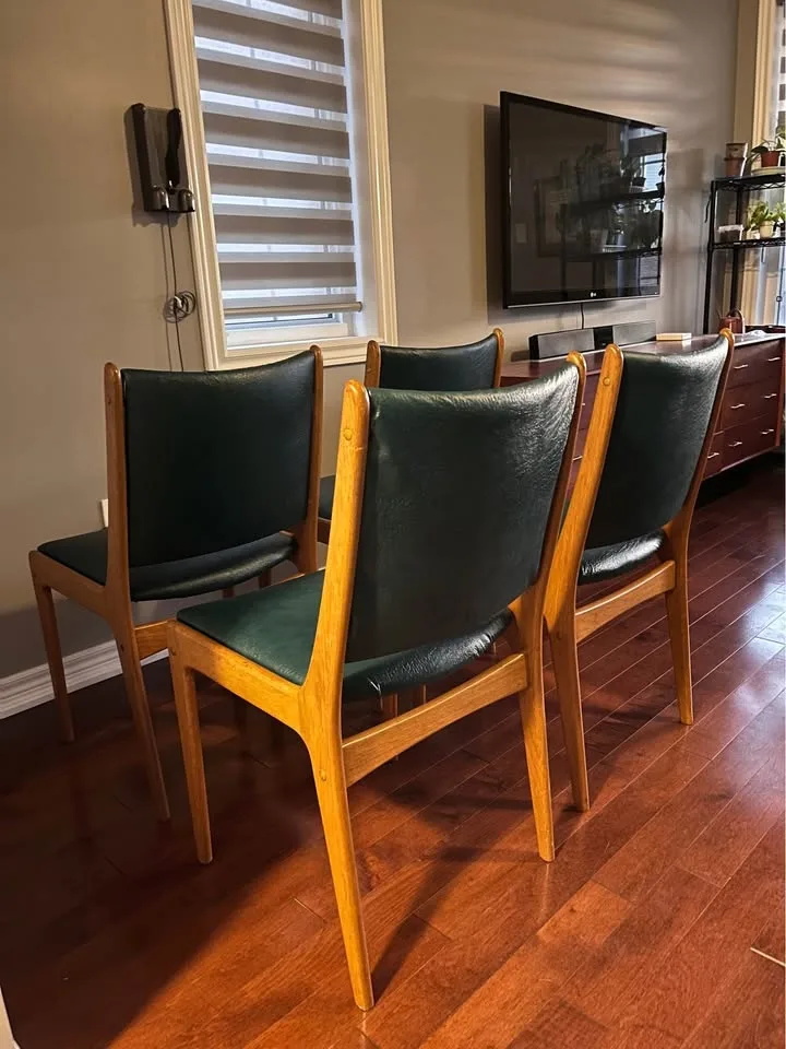 4x Danish teak chair by Johannes Andersen image indicator(2)