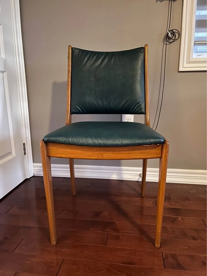 4x Danish teak chair by Johannes Andersen image indicator(3)