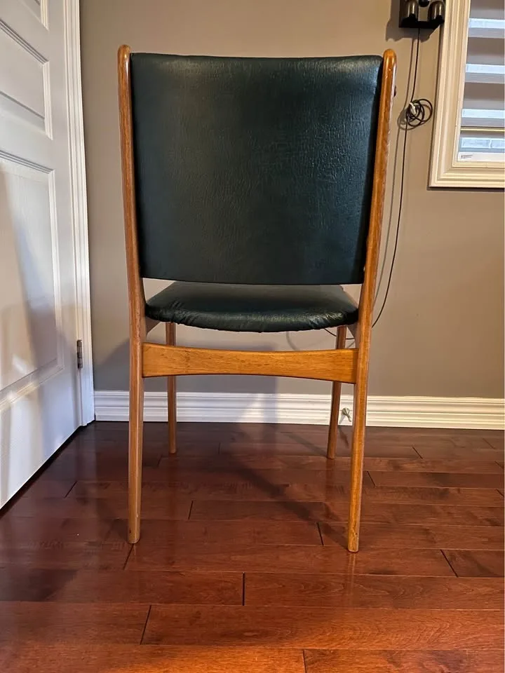 4x Danish teak chair by Johannes Andersen image indicator(5)