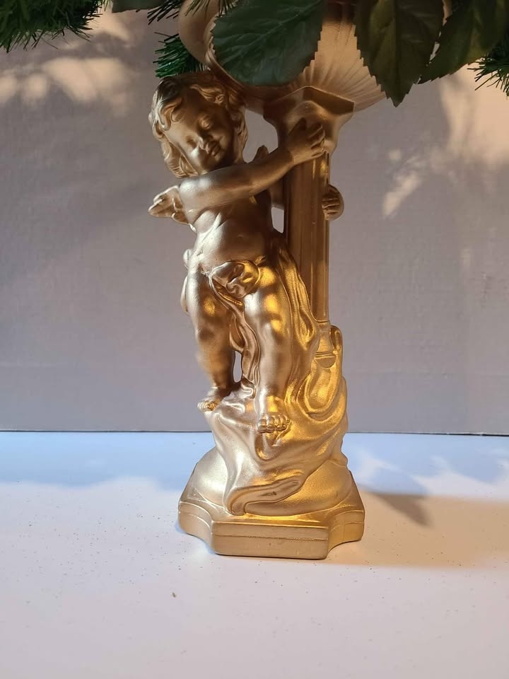 Silk flowers arrangement on a golden ceramic angel - photo 2