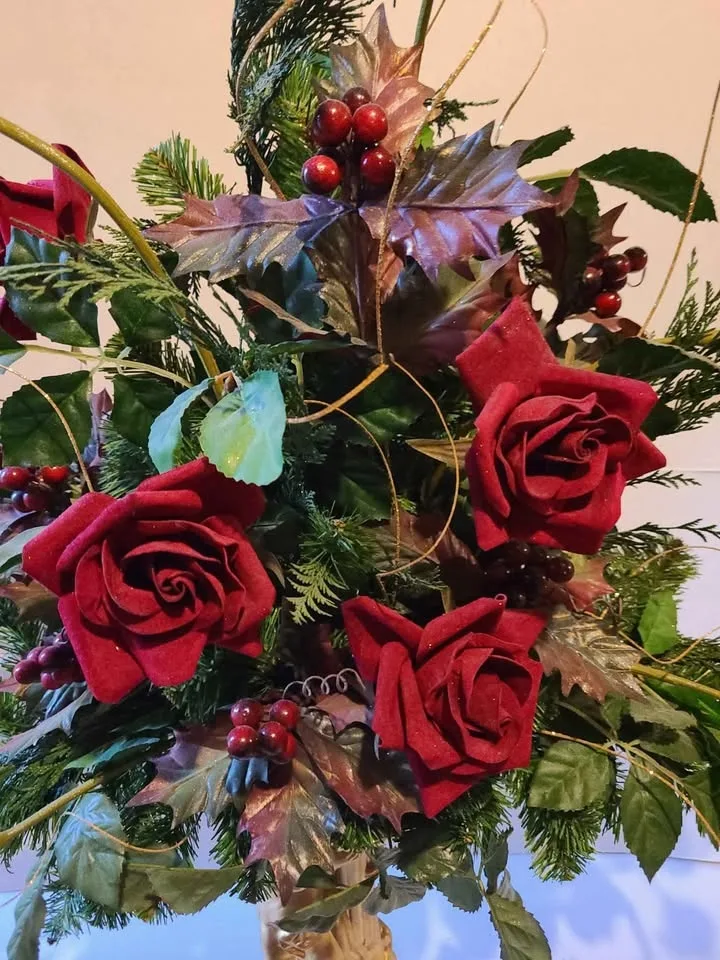 Silk flowers arrangement on a golden ceramic angel image indicator(3)