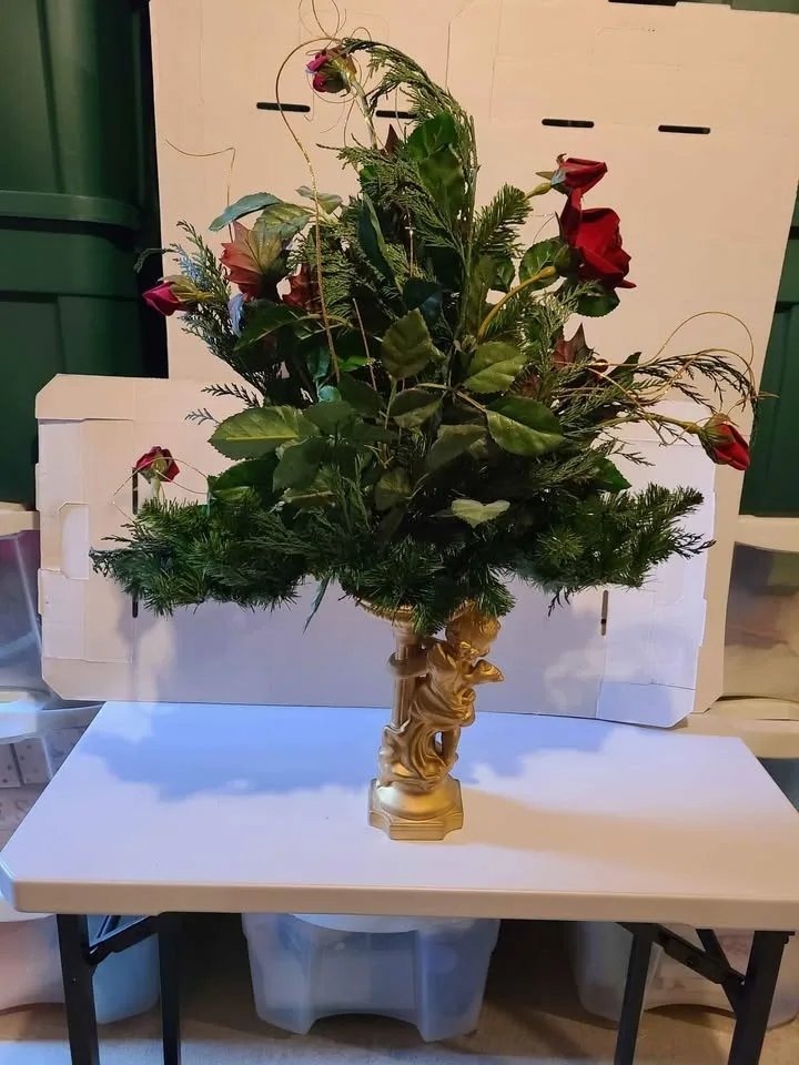 Silk flowers arrangement on a golden ceramic angel image indicator(4)