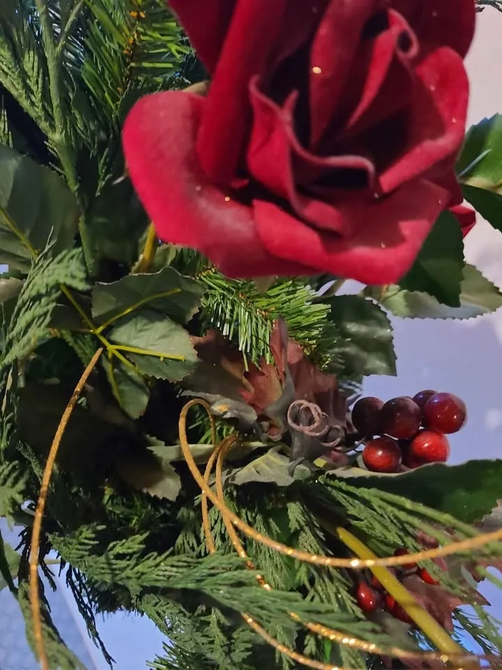 Silk flowers arrangement on a golden ceramic angel image indicator(6)