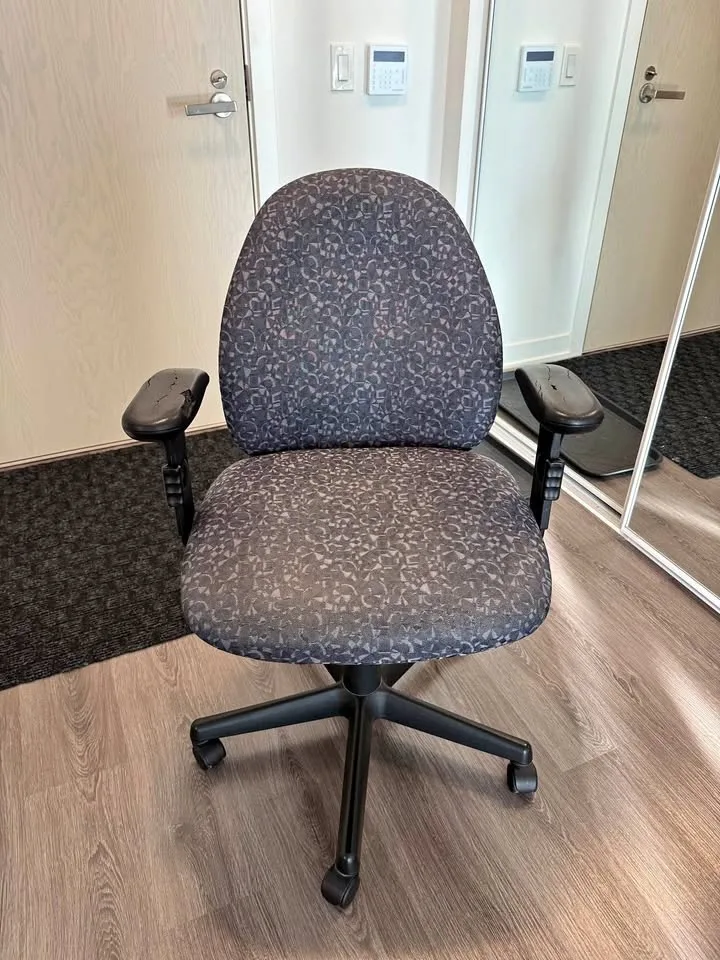 Adjustable Office Chair (Black)