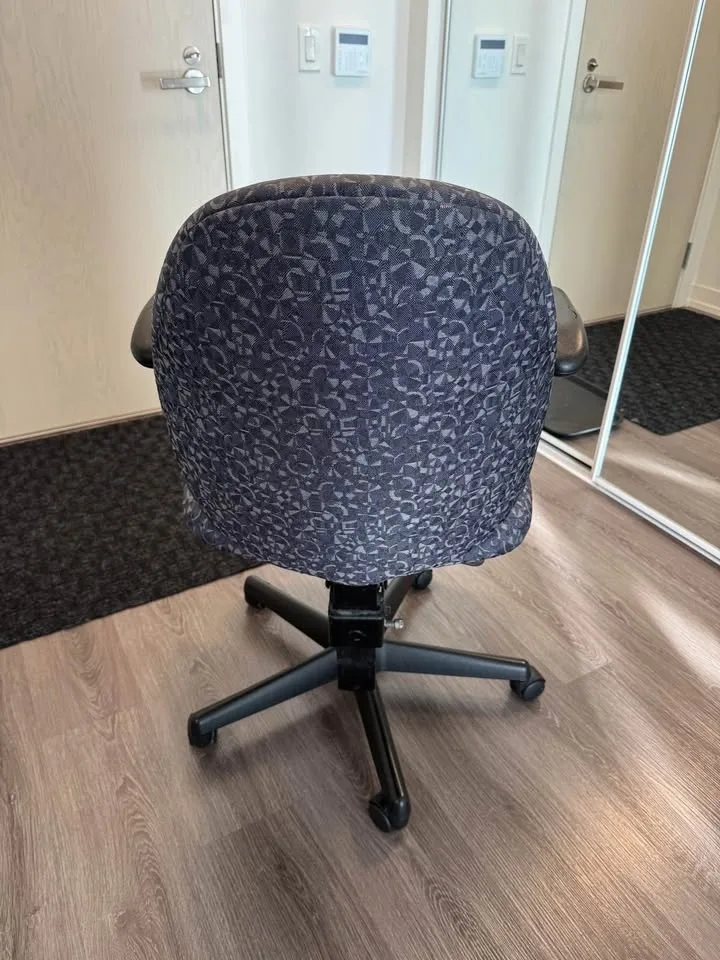 Adjustable Office Chair (Black) image indicator(2)