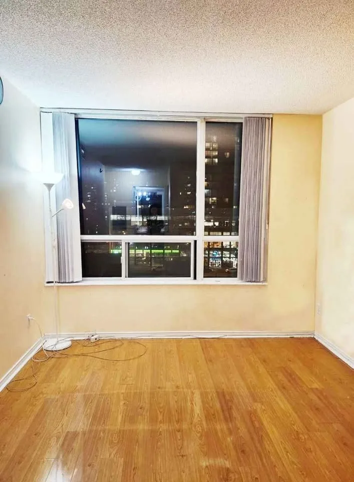 North York Center Master bedroom for rent image indicator(3)