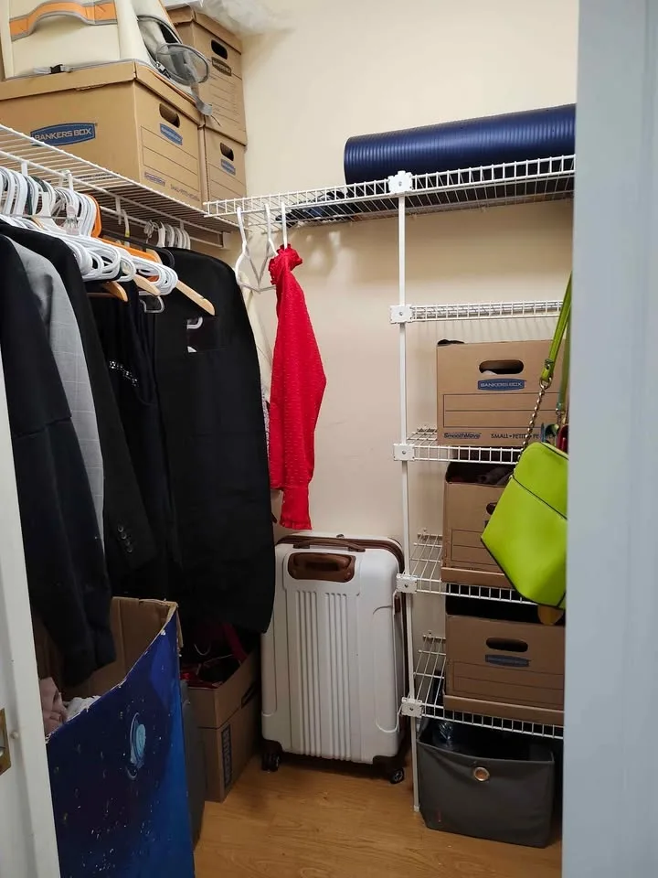 North York Center Master bedroom for rent image indicator(6)