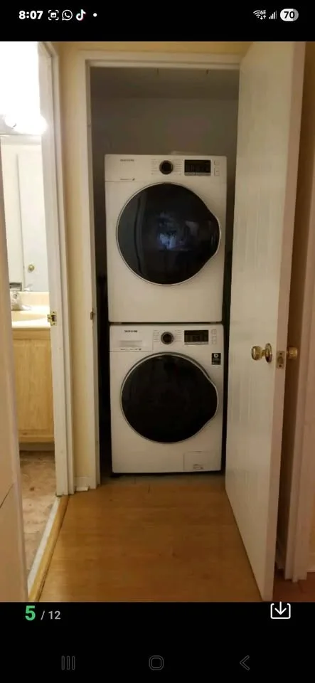 North York Center Master bedroom for rent image indicator(9)