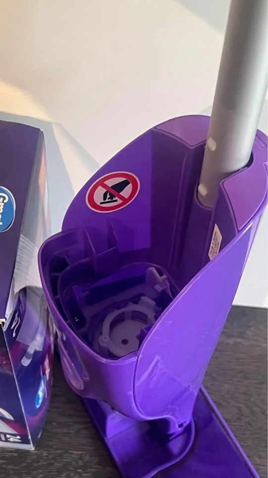 15 pieces Great Value Spray Mop Refill Pads + Swiffer Dust Mop w image indicator(2)