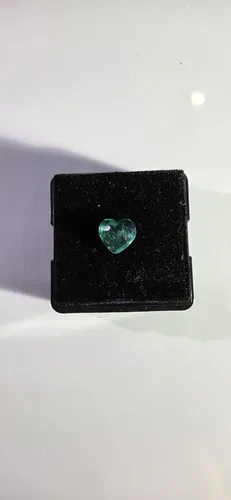Colombian Heart Emerald Gemstone image indicator(2)