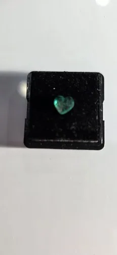 Colombian Heart Emerald Gemstone image indicator(3)
