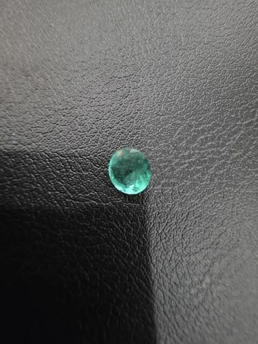 natural colombian emerald Cut Around image indicator(3)