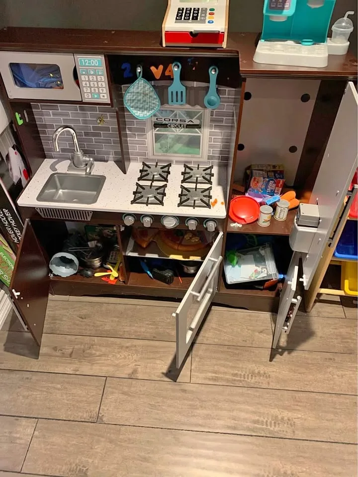 Kid Kraft kitchen and extras