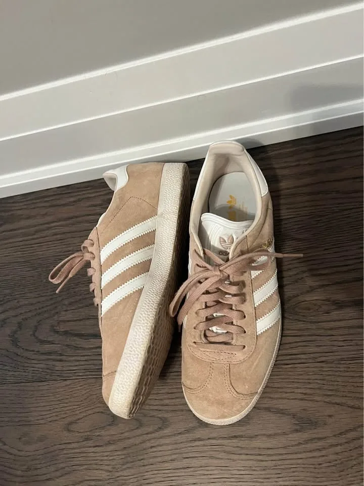 Adidas Gazelle Shoes Size 7.5 image indicator(4)