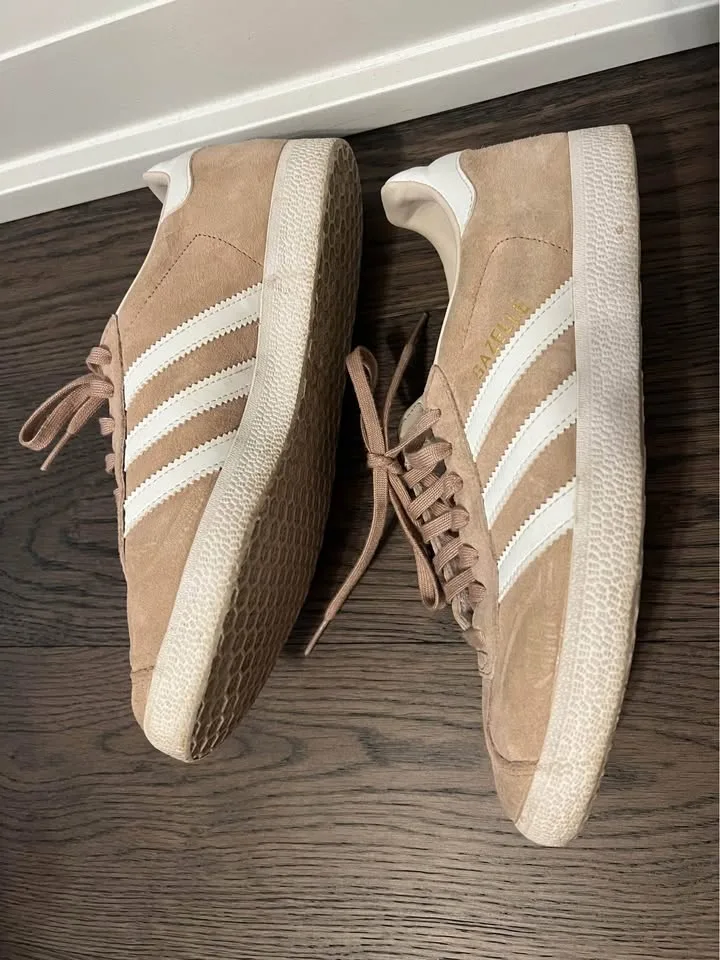 Adidas Gazelle Shoes Size 7.5 image indicator(5)