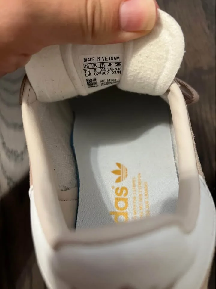 Adidas Gazelle Shoes Size 7.5 image indicator(8)