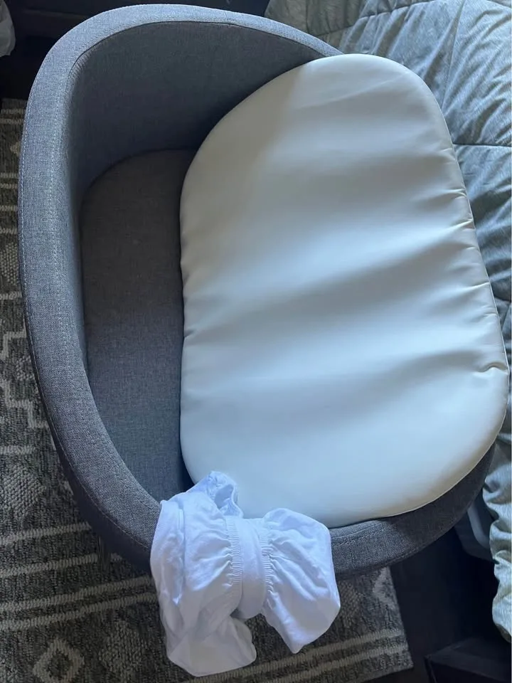 Grey Rocking Bassinet image indicator(2)