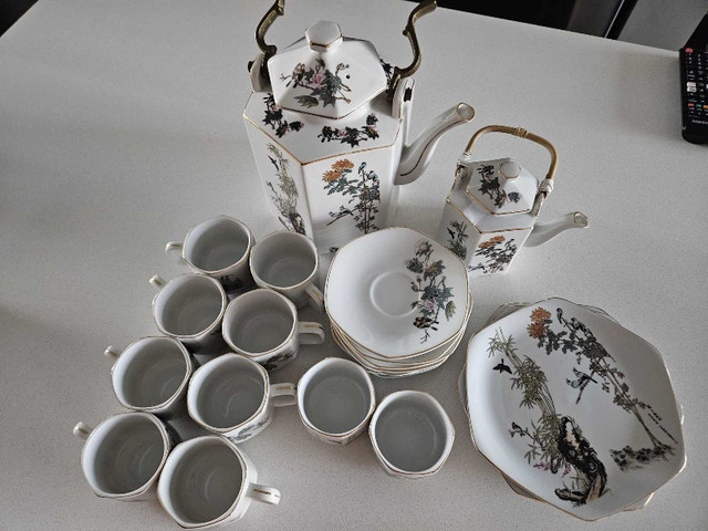 Elegant Porcelain Tea Set – Never Used