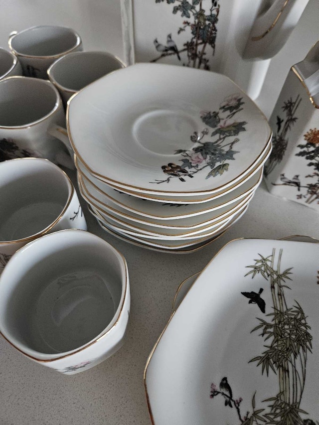 Elegant Porcelain Tea Set – Never Used - photo 4