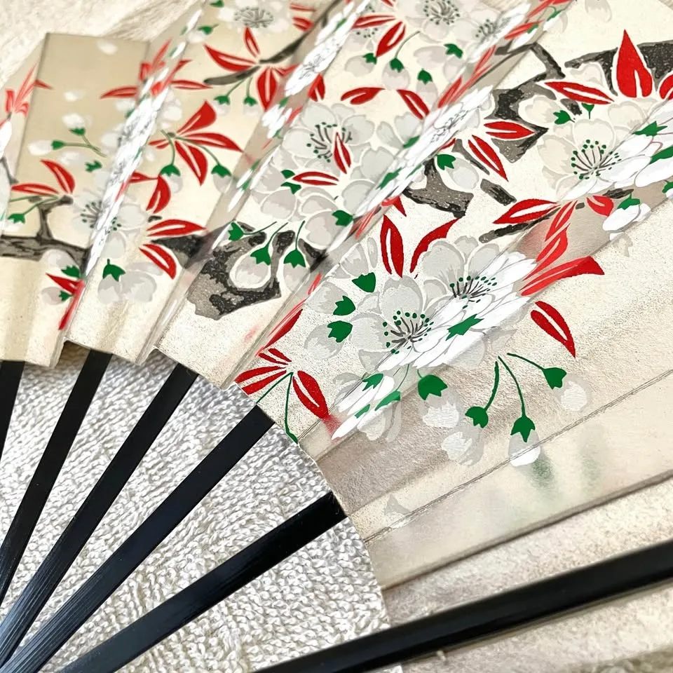 Reversible Gold & Silver Japanese Dance Fan image indicator(5)