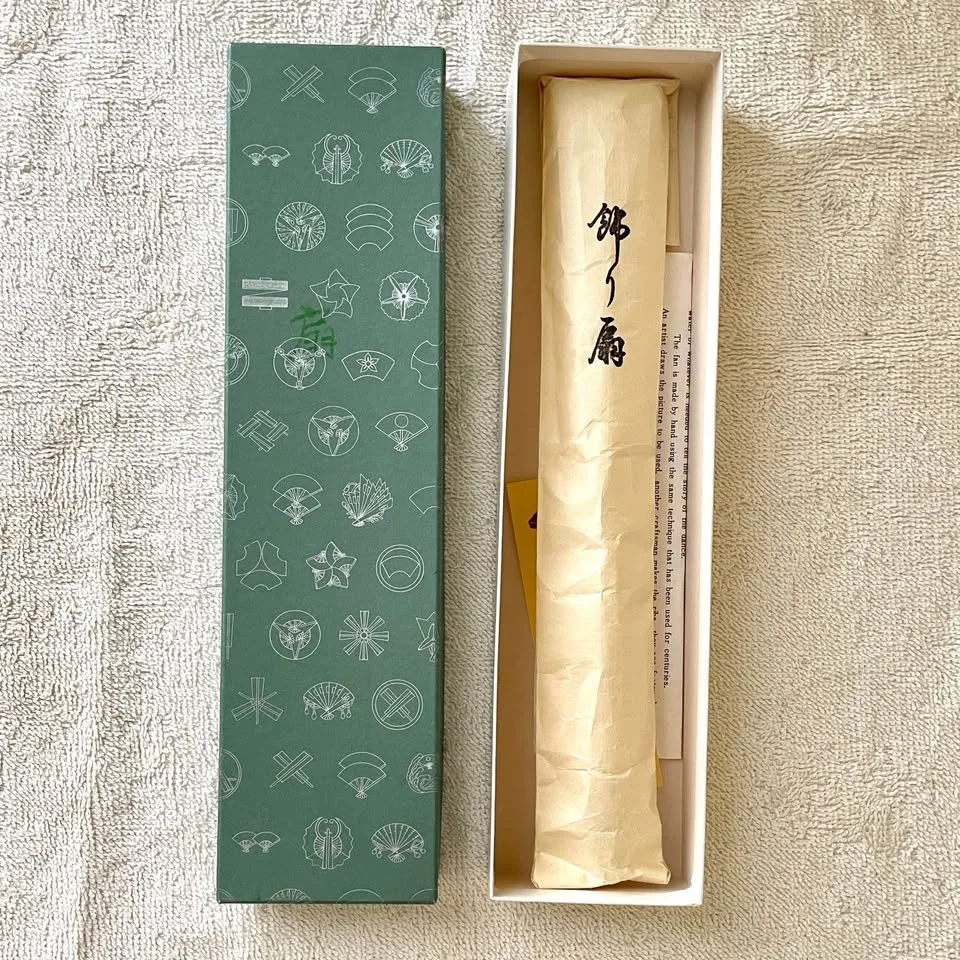 Reversible Gold & Silver Japanese Dance Fan image indicator(7)