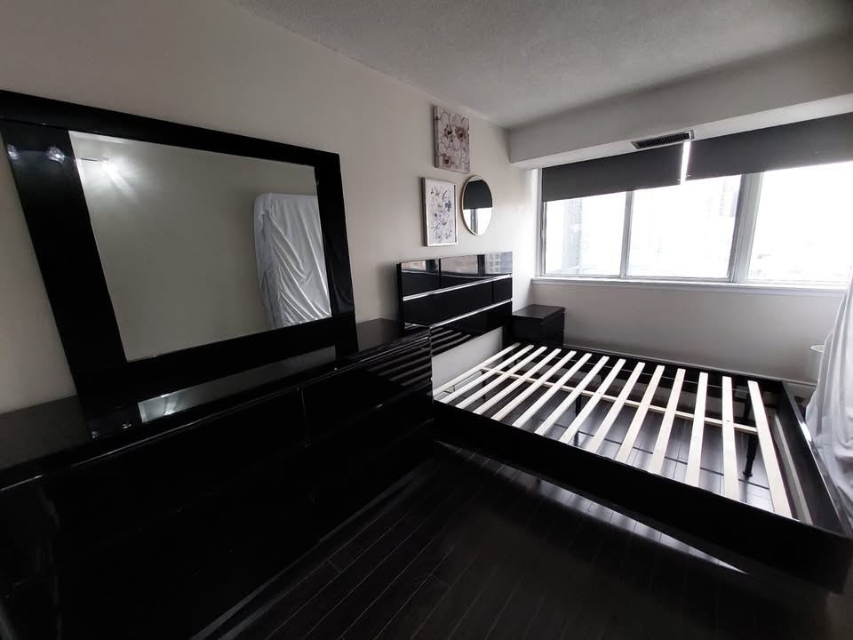 Modern Black Bedroom Set: Queen Bed, Dresser, Nightstand - photo 2