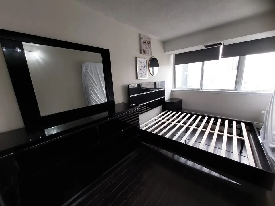 Modern Black Bedroom Set: Queen Bed, Dresser, Nightstand image indicator(2)