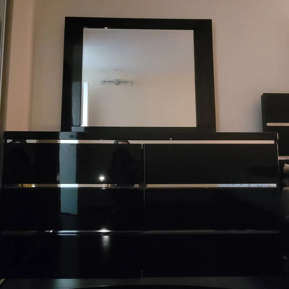 Modern Black Bedroom Set: Queen Bed, Dresser, Nightstand image indicator(3)