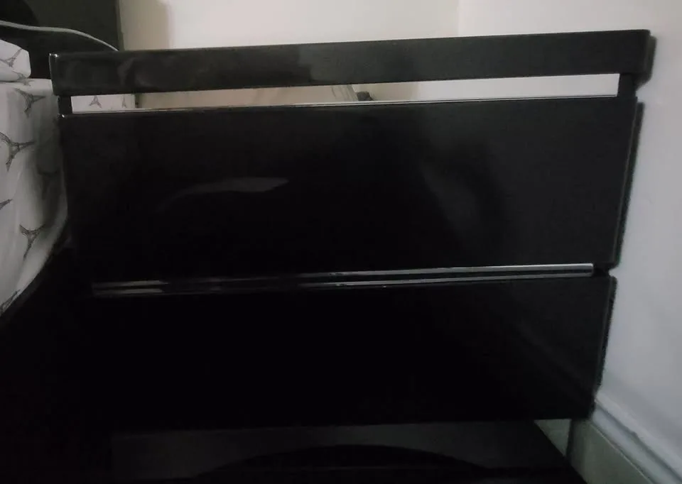 Modern Black Bedroom Set: Queen Bed, Dresser, Nightstand image indicator(4)