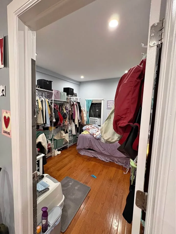 3 Beds 1 Bath - Apartment