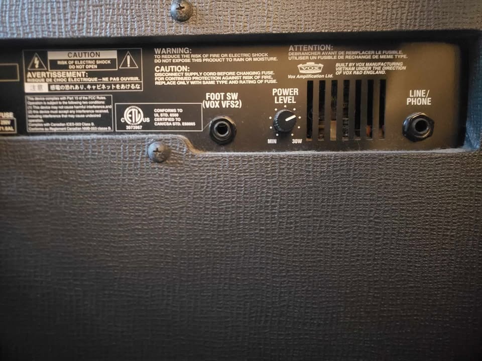 Vox Valvetronix AD30VT-XL Guitar Amp - photo 3
