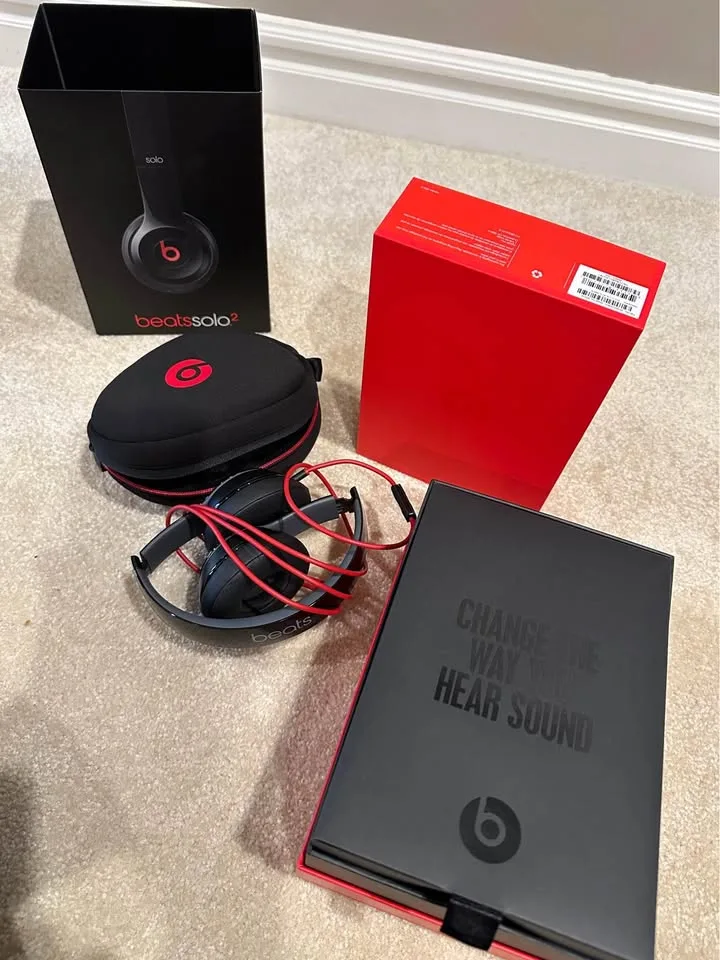 Beats by Dr. Dre Solo2 Wired On-Ear Headphones image indicator(3)