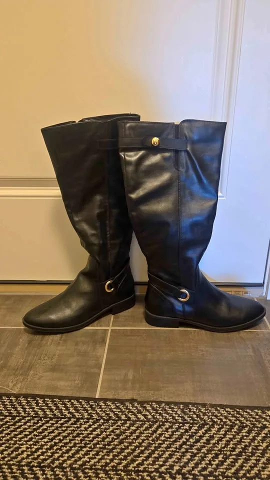 Boots size 9