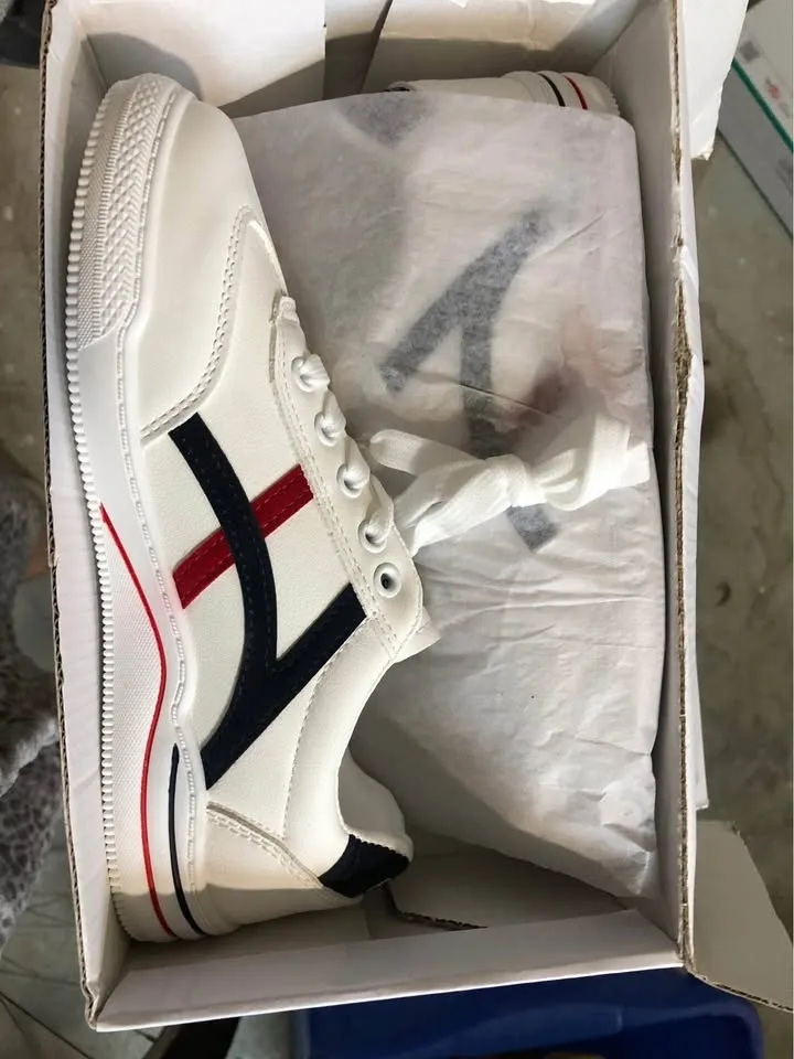 Brand new shoes- woman size 6 image indicator(2)